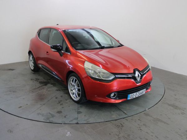 Renault Clio Hatchback, Petrol, 2013, Red