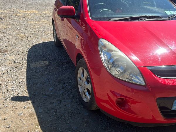 Hyundai i20 Hatchback, Diesel, 2010, Red