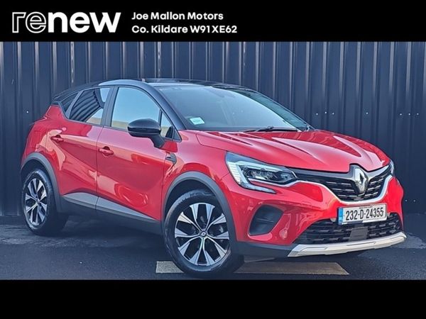 Renault Captur Hatchback, Petrol, 2023, Red