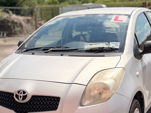 Toyota Yaris Hatchback, Petrol, 2007, Silver