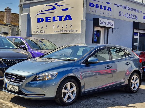 Volvo V40 Hatchback, Diesel, 2013, Blue