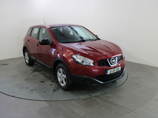 Nissan Qashqai Hatchback, Diesel, 2012, Red