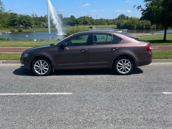Skoda Octavia Saloon, Diesel, 2014, Brown