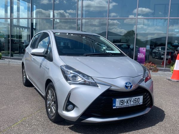 Toyota Yaris MPV, Petrol Hybrid, 2019, Grey