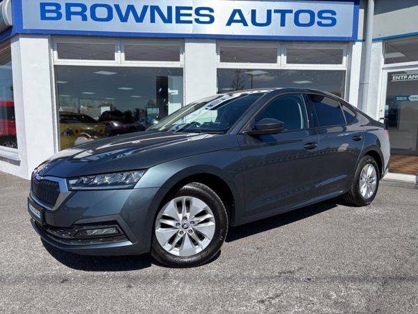 Skoda Octavia Hatchback, Diesel, 2022, Grey
