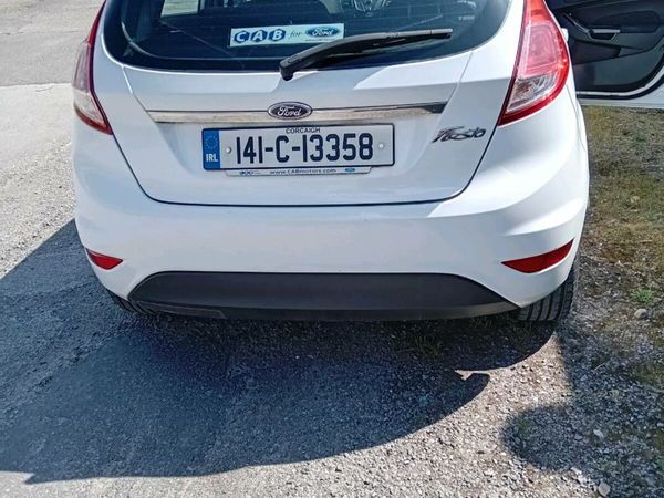 Ford Fiesta Hatchback, Petrol, 2014, White