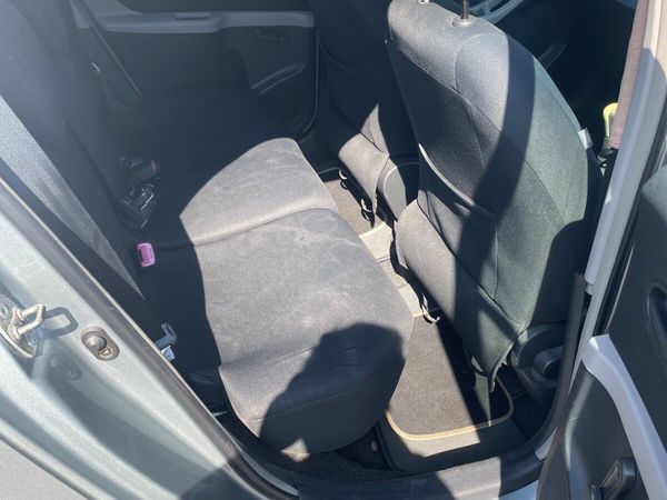 Toyota Yaris Hatchback, Petrol, 2006, Silver