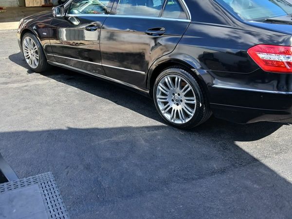 Mercedes-Benz E-Class Saloon, Diesel, 2010, Black
