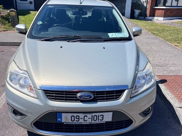 Ford Focus Saloon, Diesel, 2009, Gold