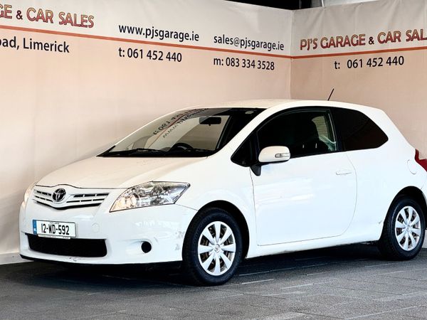 Toyota Auris Hatchback, Diesel, 2012, White