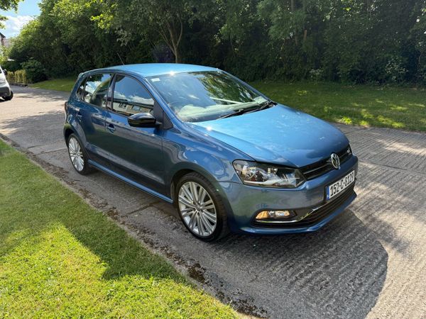 Volkswagen Polo Hatchback, Petrol, 2015, Blue