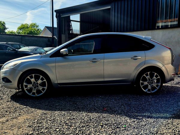 Ford Focus Hatchback, Diesel, 2010, Silver