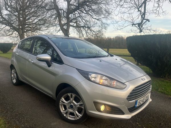 Ford Fiesta Hatchback, Petrol, 2015, Silver
