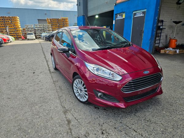 Ford Fiesta Hatchback, Petrol, 2014, Red