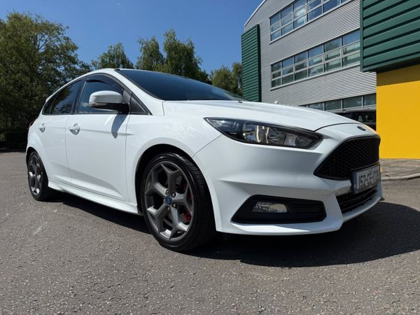 Ford Focus Hatchback, Diesel, 2015, White
