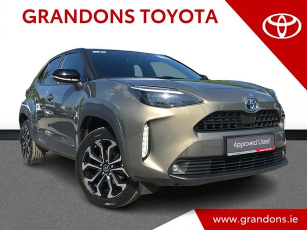 Toyota Yaris Hatchback, Hybrid, 2022, Green