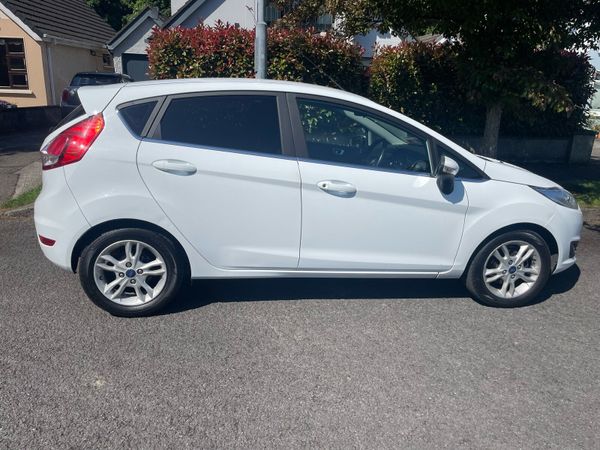 Ford Fiesta Hatchback, Petrol, 2015, White