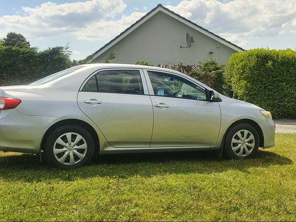 Toyota Corolla Saloon, Diesel, 2011, Silver
