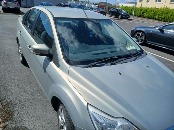 Ford Focus Saloon, Diesel, 2010, Gold