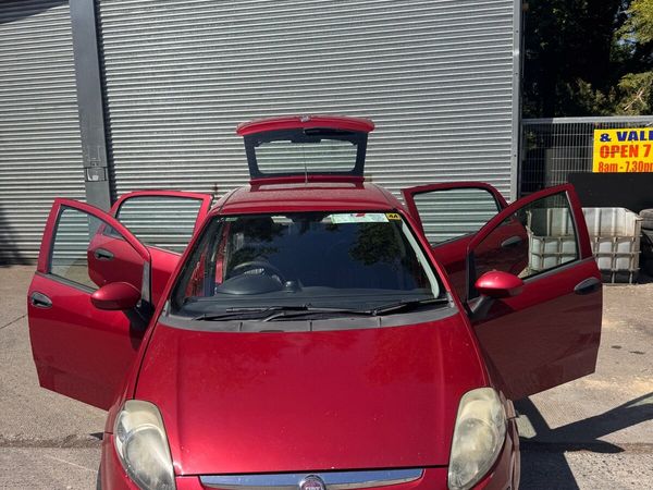 Fiat Punto Hatchback, Diesel, 2010, Red