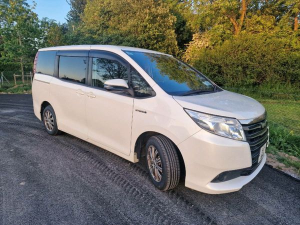 Toyota Noah MPV, Petrol Hybrid, 2015, White