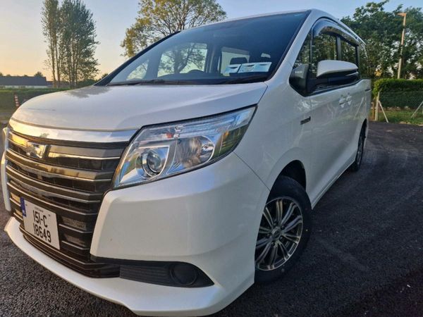 Toyota Noah MPV, Petrol Hybrid, 2015, White
