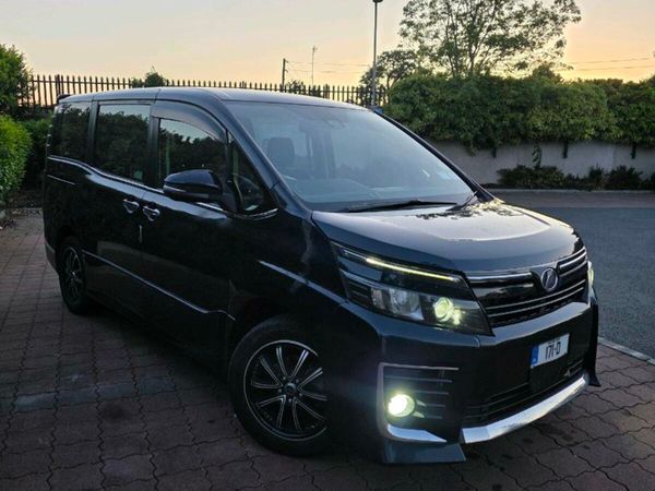 Toyota Voxy MPV, Petrol, 2017, Green