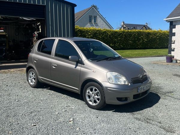 Toyota Yaris Hatchback, Petrol, 2005, Grey