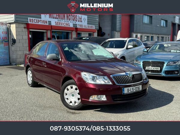 Skoda Octavia Hatchback, Diesel, 2011, Red