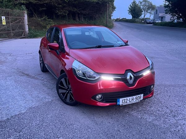 Renault Clio Hatchback, Petrol, 2013, Red