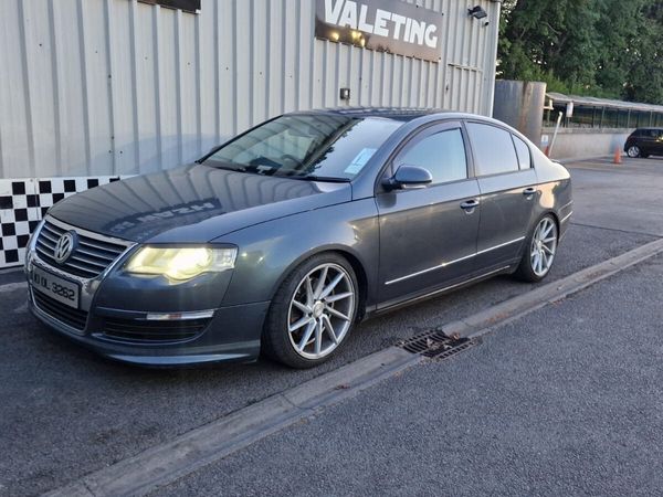 Volkswagen Passat Saloon, Diesel, 2010, Grey