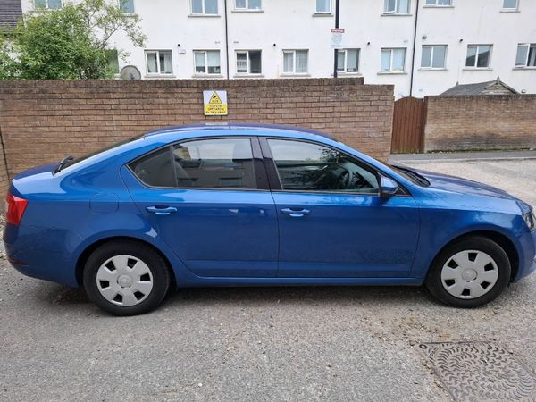 Skoda Octavia Saloon, Diesel, 2019, Blue