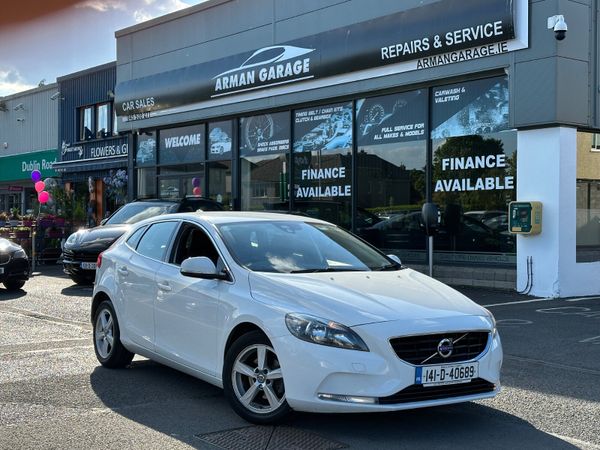 Volvo V40 Hatchback, Diesel, 2014, White