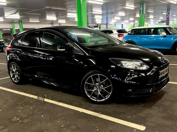 Ford Focus Hatchback, Petrol, 2013, Black