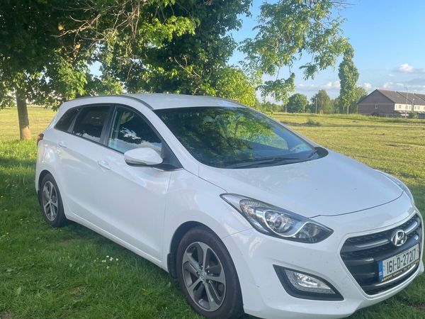 Hyundai i30 Estate/Jeep, Diesel, 2016, White