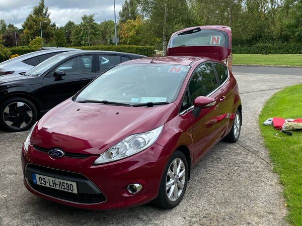 Ford Fiesta Hatchback, Petrol, 2009, Red