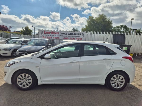 Hyundai i30 Hatchback, Petrol, 2016, White