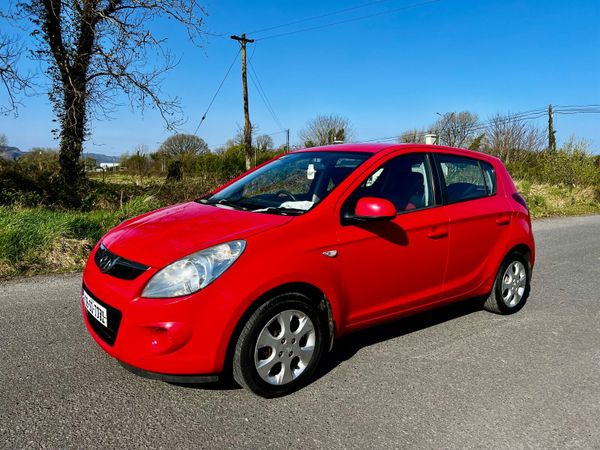 Hyundai i20 Hatchback, Petrol, 2009, Red