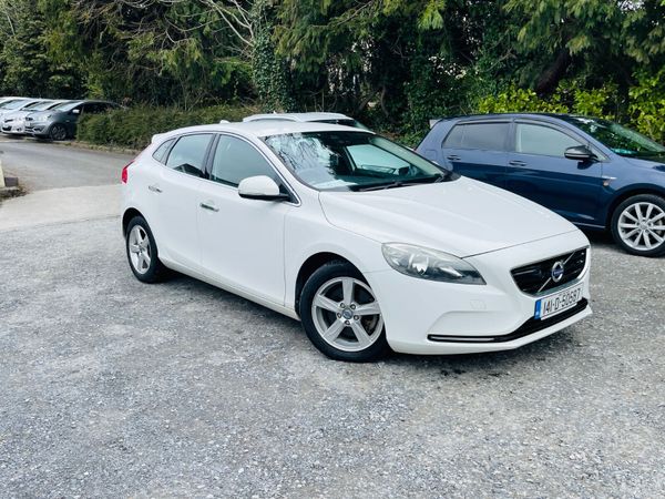 Volvo V40 Hatchback, Petrol, 2014, White