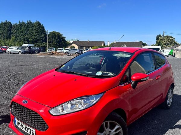 Ford Fiesta Hatchback, Petrol, 2014, Red