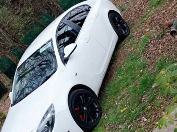 Vauxhall Insignia Hatchback, Diesel, 2014, White