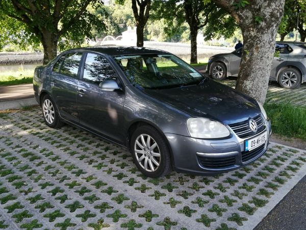Volkswagen Jetta Saloon, Diesel, 2009, Grey