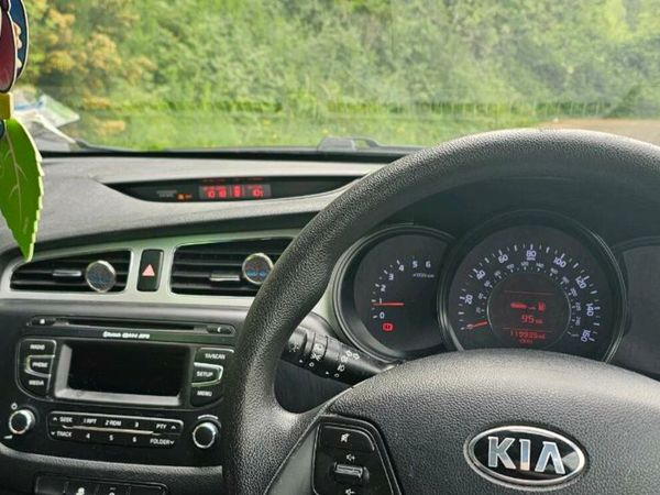 Kia Ceed Hatchback, Diesel, 2012, Silver