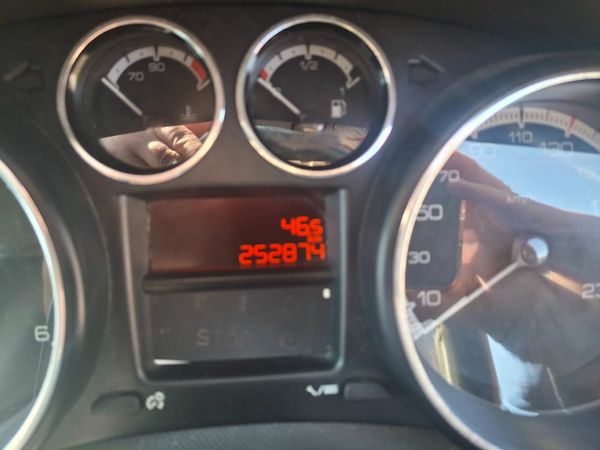 Peugeot 308 MPV, Diesel, 2012, Black