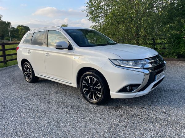 Mitsubishi Outlander SUV, Petrol Plug-in Hybrid, 2017, White