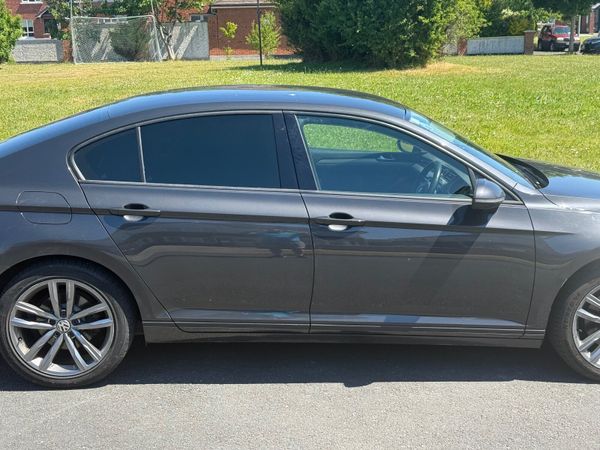 Volkswagen Passat Saloon, Diesel, 2017, Grey