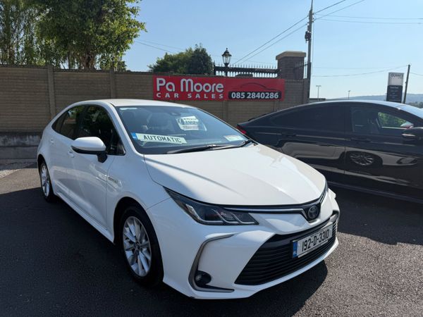 Toyota Corolla Saloon, Petrol Hybrid, 2019, White