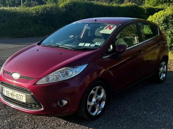Ford Fiesta Hatchback, Petrol, 2009, Red