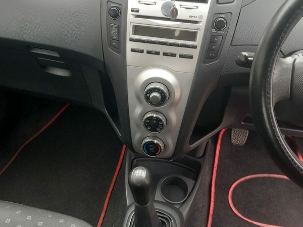 Toyota Yaris Hatchback, Petrol, 2007, Red