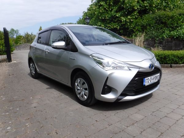 Toyota Yaris Hatchback, Petrol Hybrid, 2017, Silver